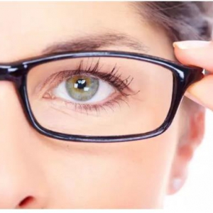 現(xiàn)在配眼鏡驗光都需要散瞳 散瞳會傷害眼睛？